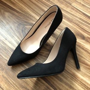 NWOB Call It Spring Black Sueded Heels Size 8.5